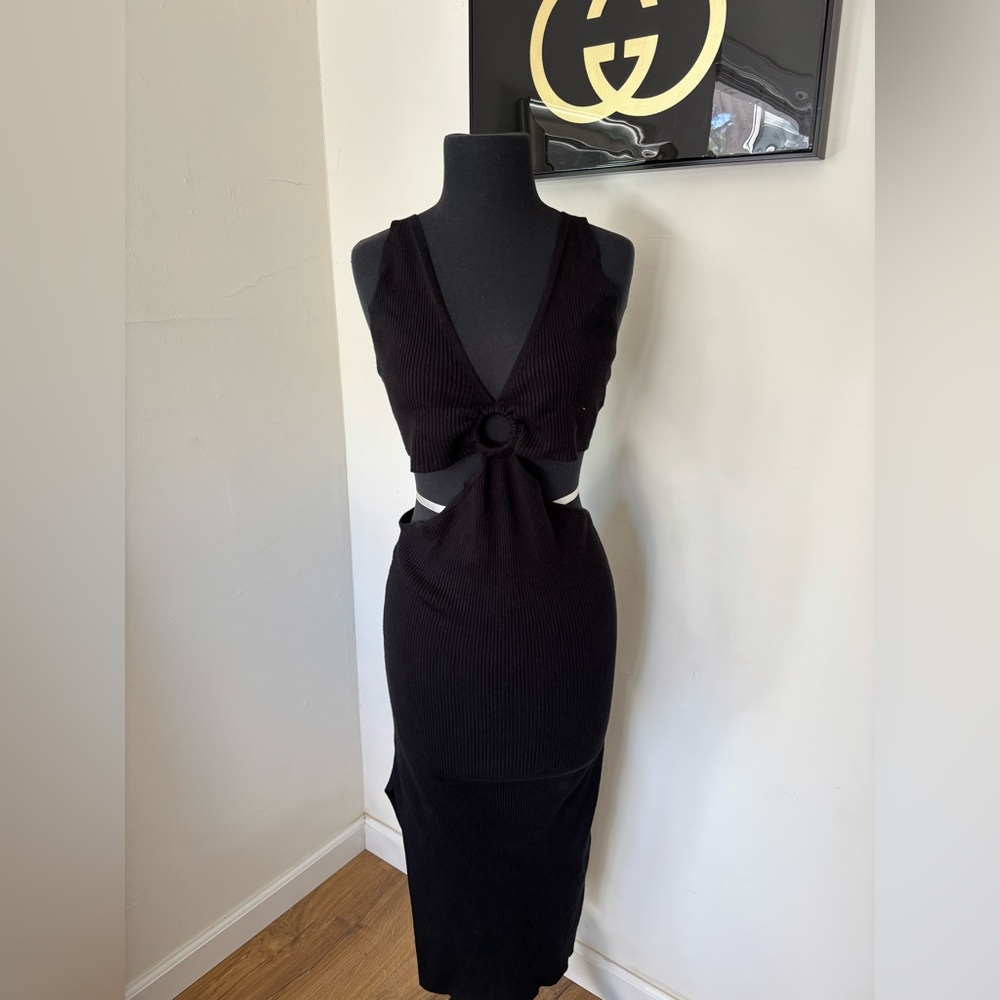 Elegant Black Sleeveless Dress